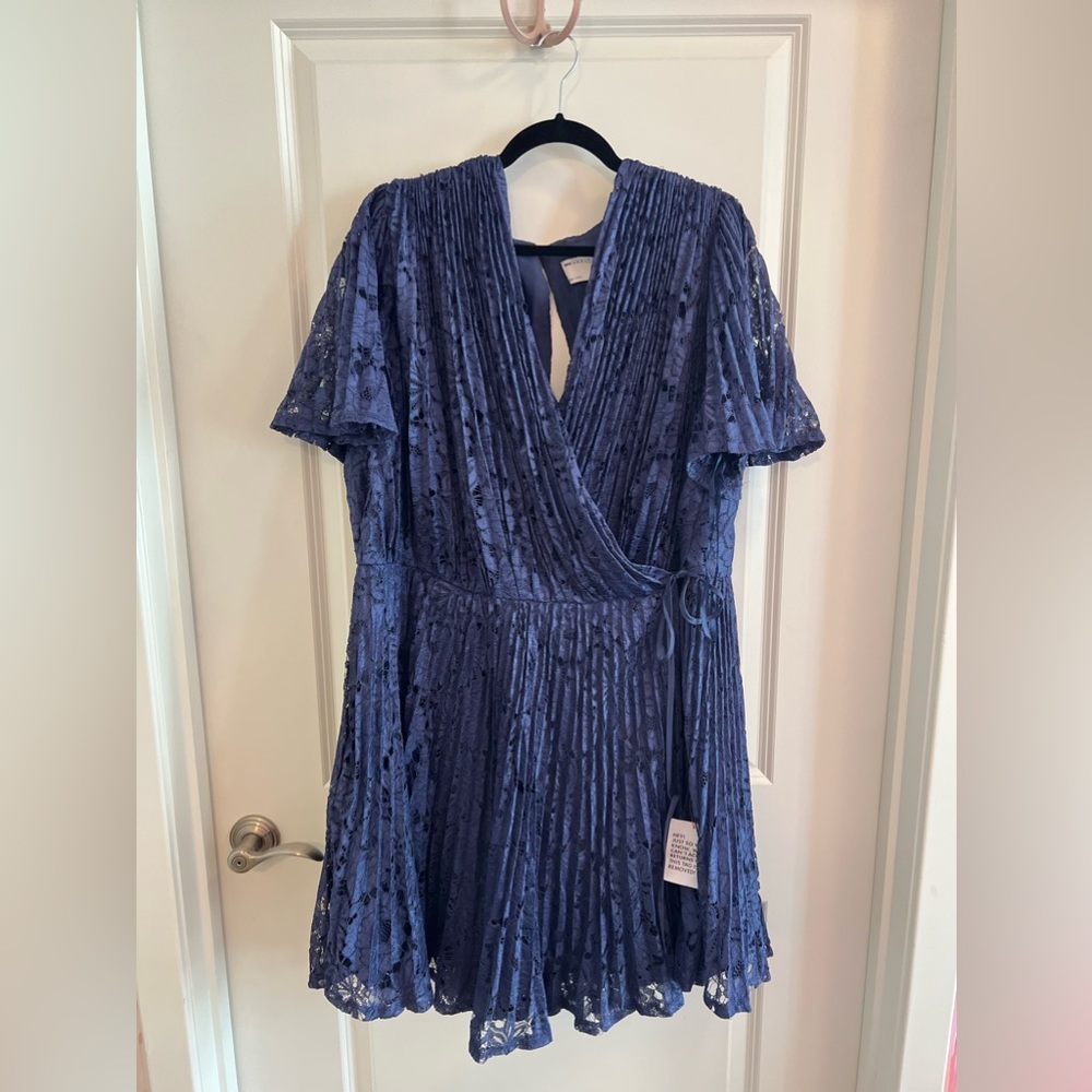 CURVE Lace pleated midi dress with tie detail in navy
